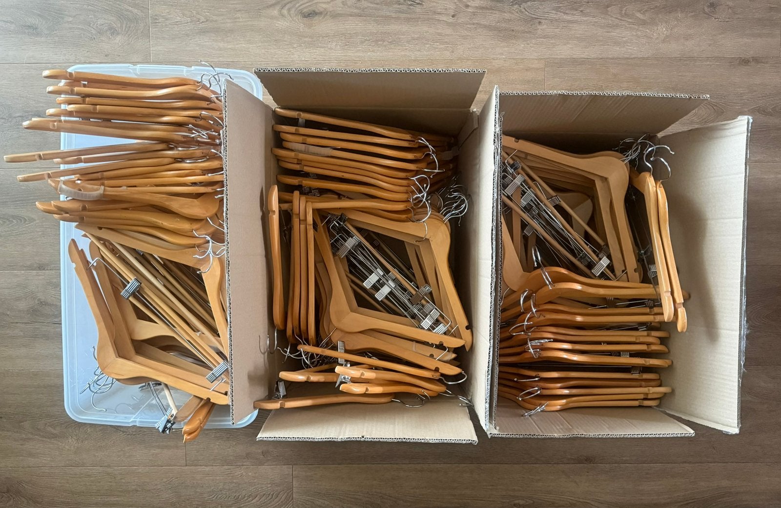 Houten kledinghangers 150 stuks, Kleding | Dames, Kledinghangers, Ophalen, Gebruikt, Hout