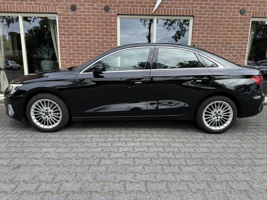 Audi A3 Limousine 30 TFSI Bns edition Automaat KEYLESS / VIR, Auto's, Automaat, Stof, Gebruikt, Bedrijf