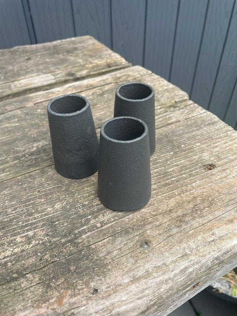 IKEA. Set van 3 donkergrijze gietijzeren waxinelichthouders, Gebruikt, 7 cm, IKEA, Waxinelichthouder