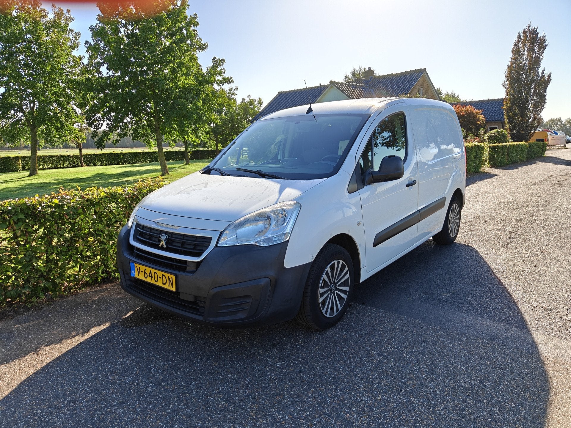 Peugeot Partner 120 1.6 BlueHDi 100 L1 Première AIRCO/NAVI, Voorwielaandrijving, 4 cilinders, Origineel Nederlands, Bedrijf