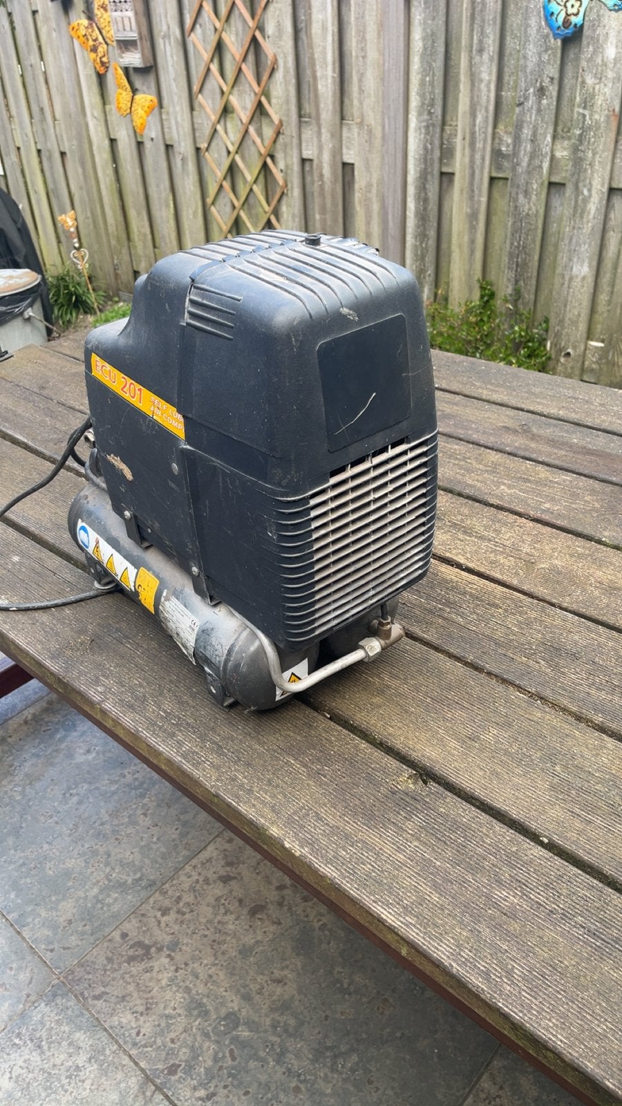 Compacte en mobiele compressor - ECU 201, Doe-het-zelf en Verbouw, Compressors, Gebruikt, 6 tot 10 bar, Minder dan 25 liter, Minder dan 200 liter/min
