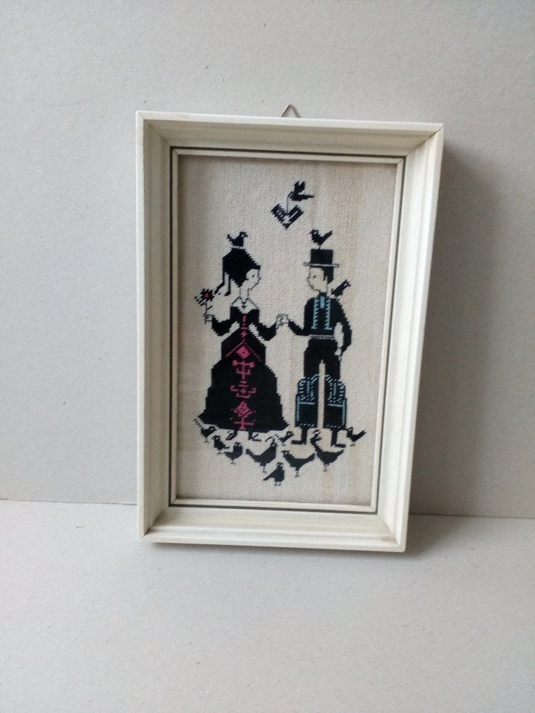 Schilderijtje met borduurwerkje. Bruidspaartje. Vintage., Ophalen of Verzenden