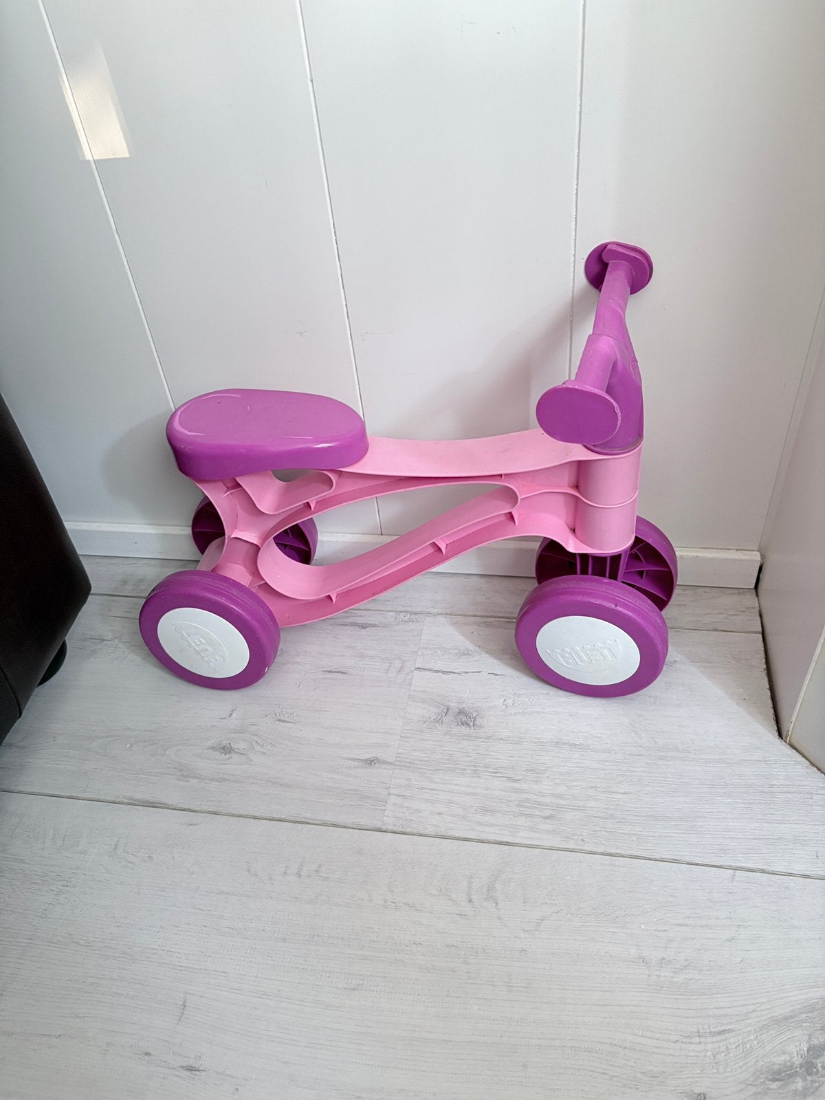 Roze Lena loopfietsje, vanaf 1 jaar., Ophalen, Zo goed als nieuw, Loopfiets