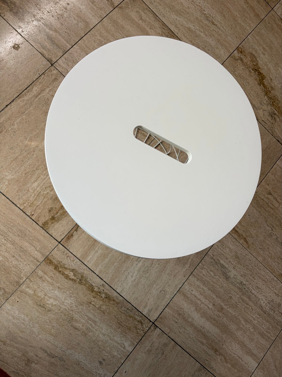 Kvistbro ikea Witte bijzettafel met draadmand onderstel, Ophalen, Zo goed als nieuw