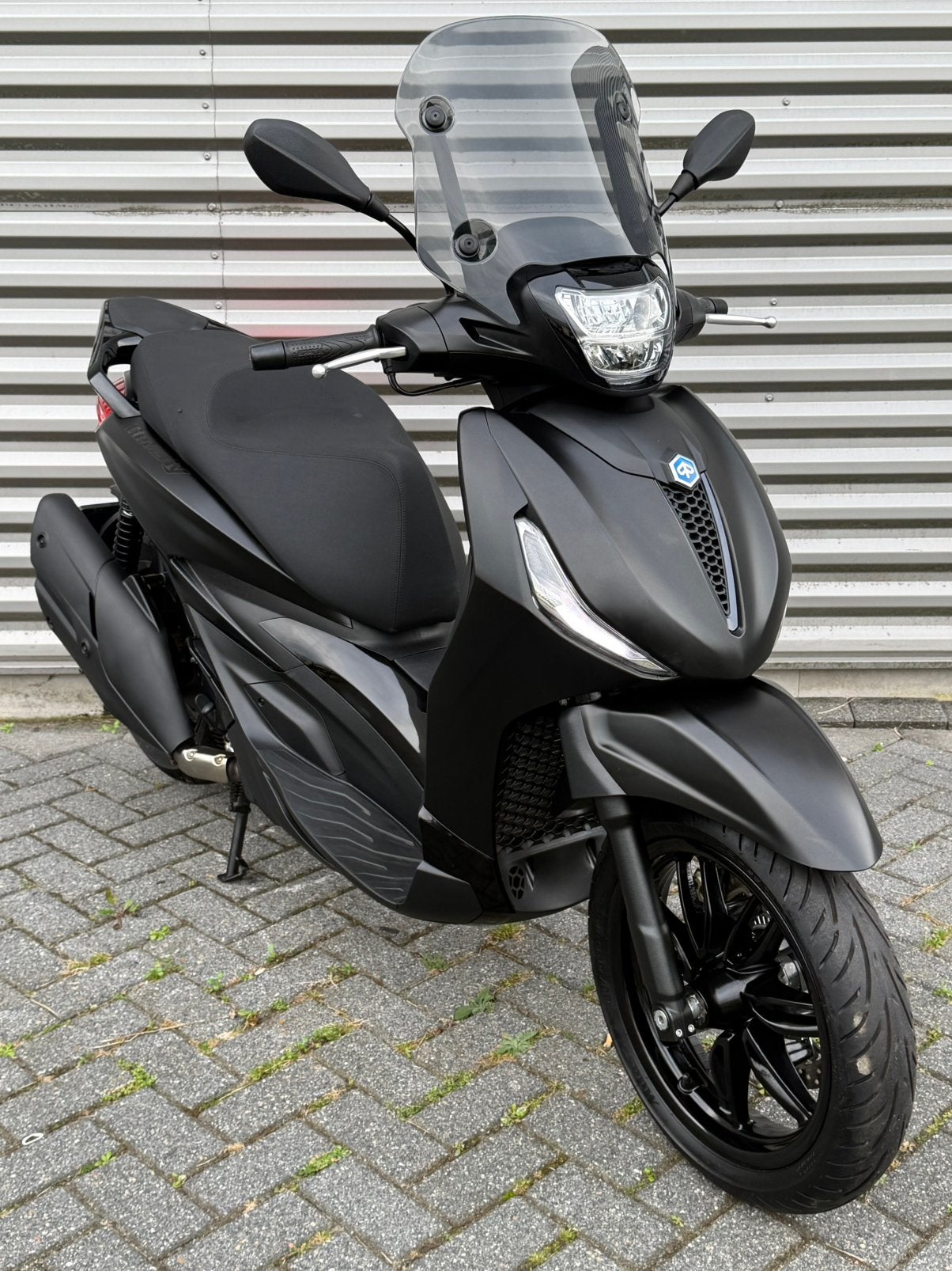 Piaggio Beverly 400 HPE ( 2014 km ! ) 2024  Mat zwart, 400 cc, Occasion, Bedrijf, ABS