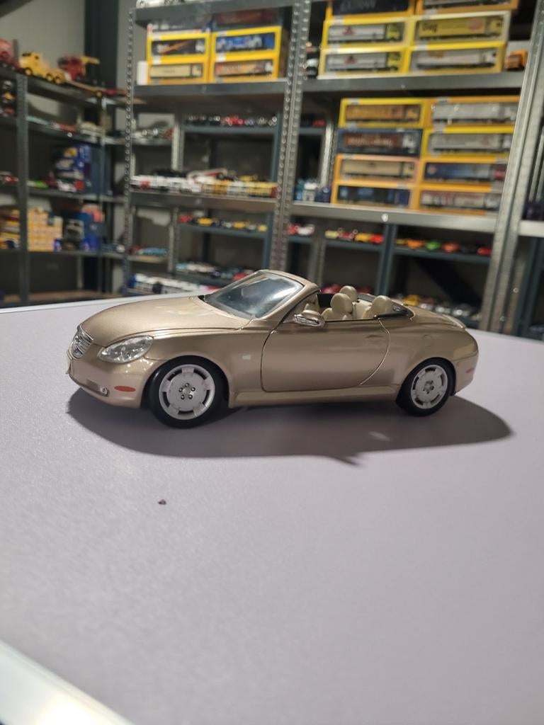 Lexus cabrio, Hobby en Vrije tijd, Modelauto's | 1:18, Maisto, Auto, Ophalen of Verzenden, Maisto