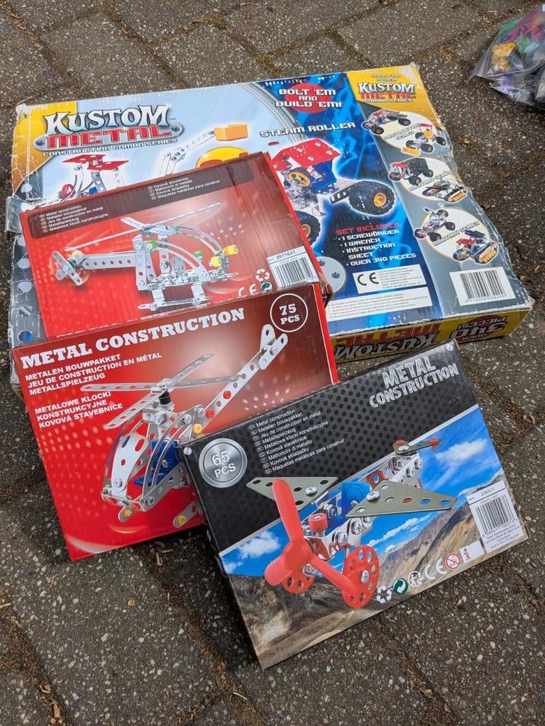Soort mechano. 1 grote en 3 kleine doosjes., Ophalen of Verzenden