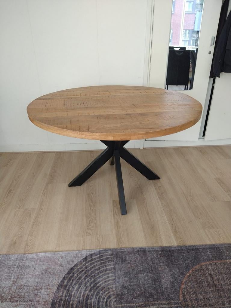 Ronde eettafel met houten blad en metalen onderstel, Gebruikt, Rond, Industrieel, Modern, Drie personen