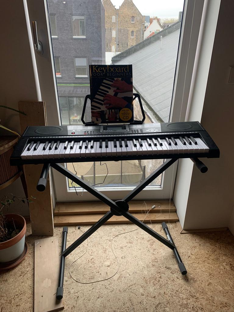 FKB-100L Keyboard met standaard en boek, Overige merken, 61 toetsen, Ophalen of Verzenden, Zo goed als nieuw