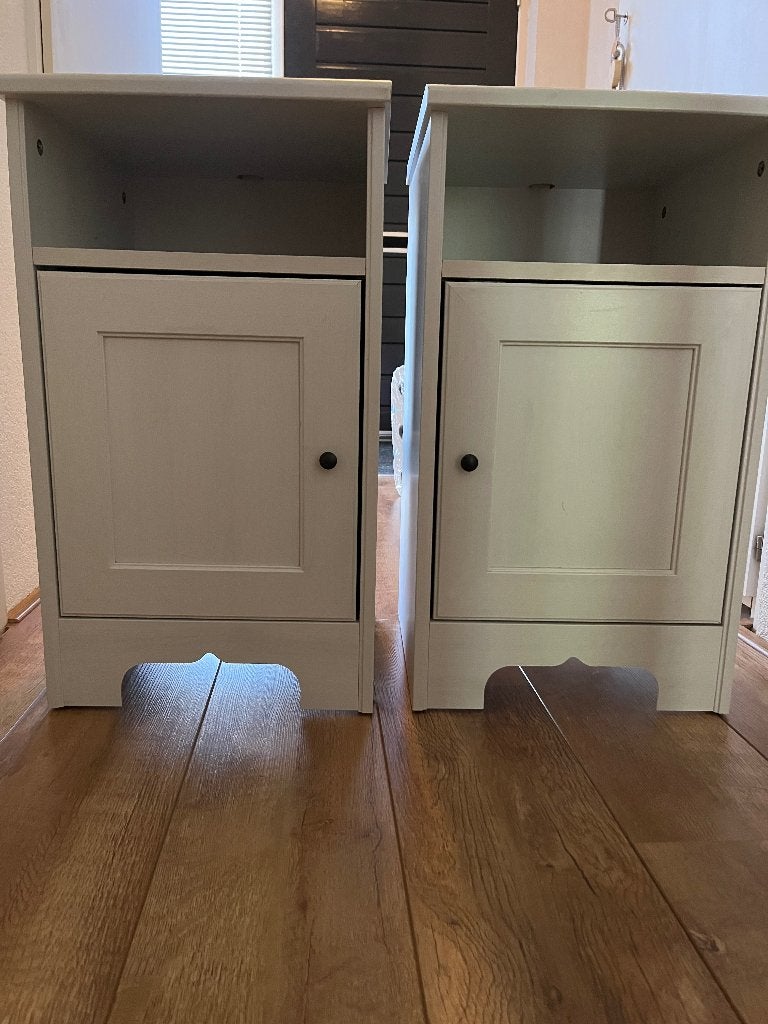 2 witte nachtkastjes, Ophalen, Gebruikt, Minder dan 45 cm, 55 tot 70 cm