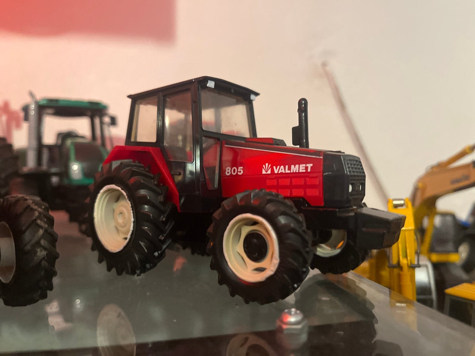 Valmet 805 Tractor Miniatuurmodel, Ophalen of Verzenden, Zo goed als nieuw
