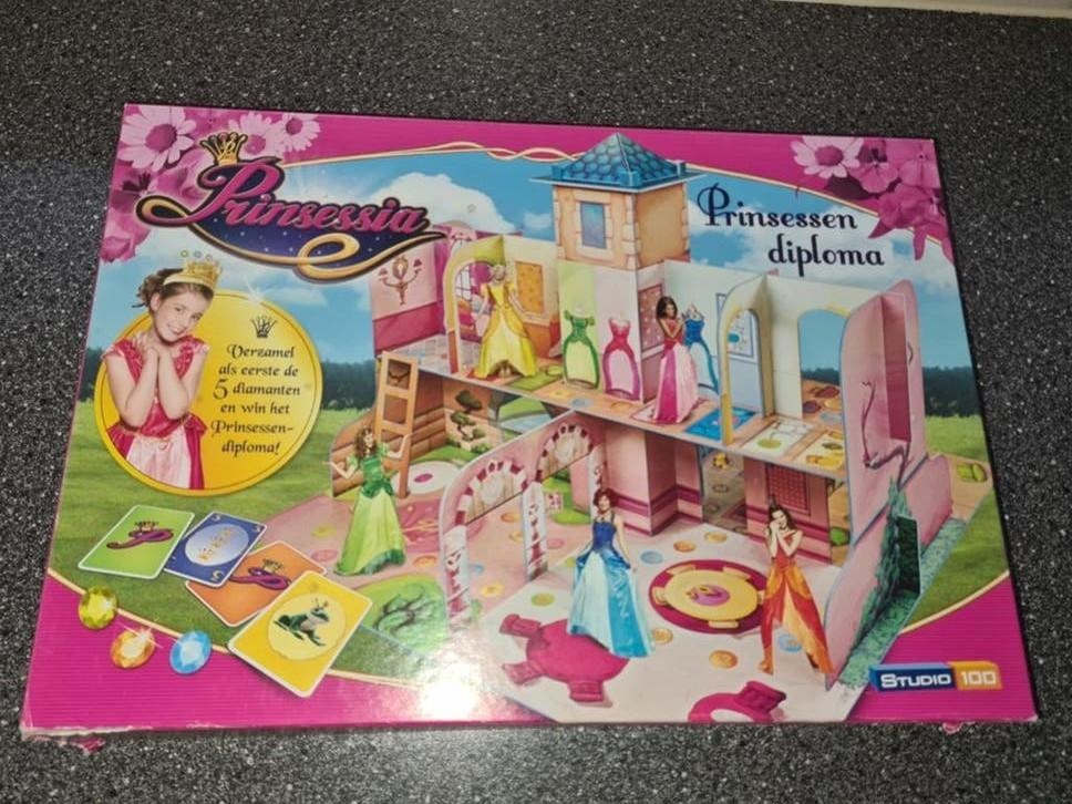 Prinsessia prinsessen diploma spel studio 100, Drie of vier spelers, Ophalen of Verzenden, Zo goed als nieuw, Studio 100