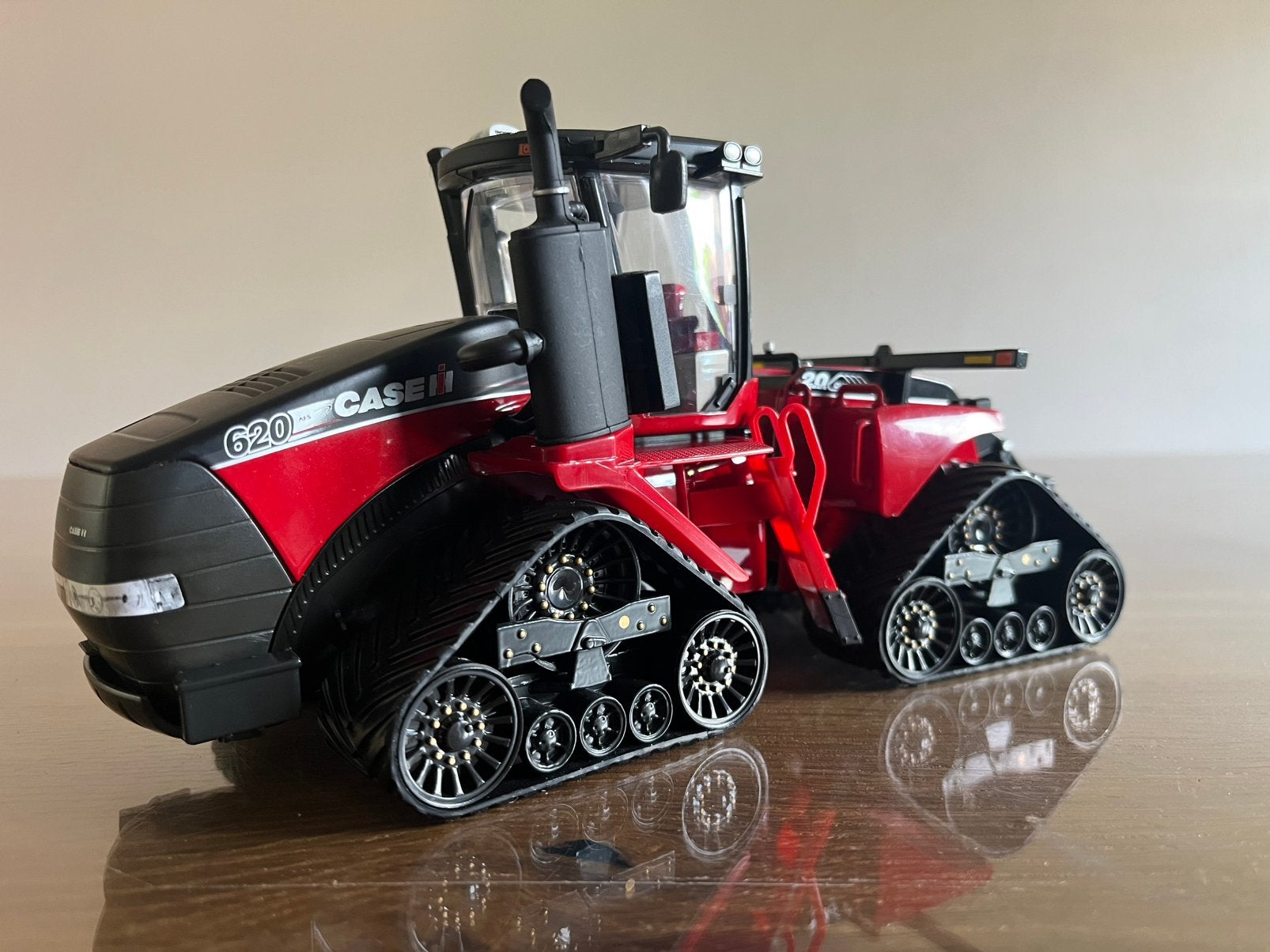 Case IH 620 Quadtrac rupstrekker Ertl Farm Show 2016, Ophalen of Verzenden, Nieuw, Tractor of Landbouw, ERTL