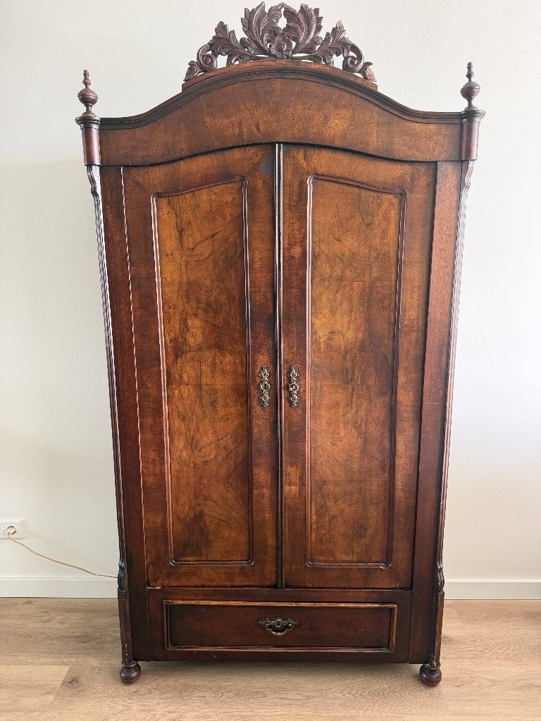 klassieke houten kuifkast, Ophalen