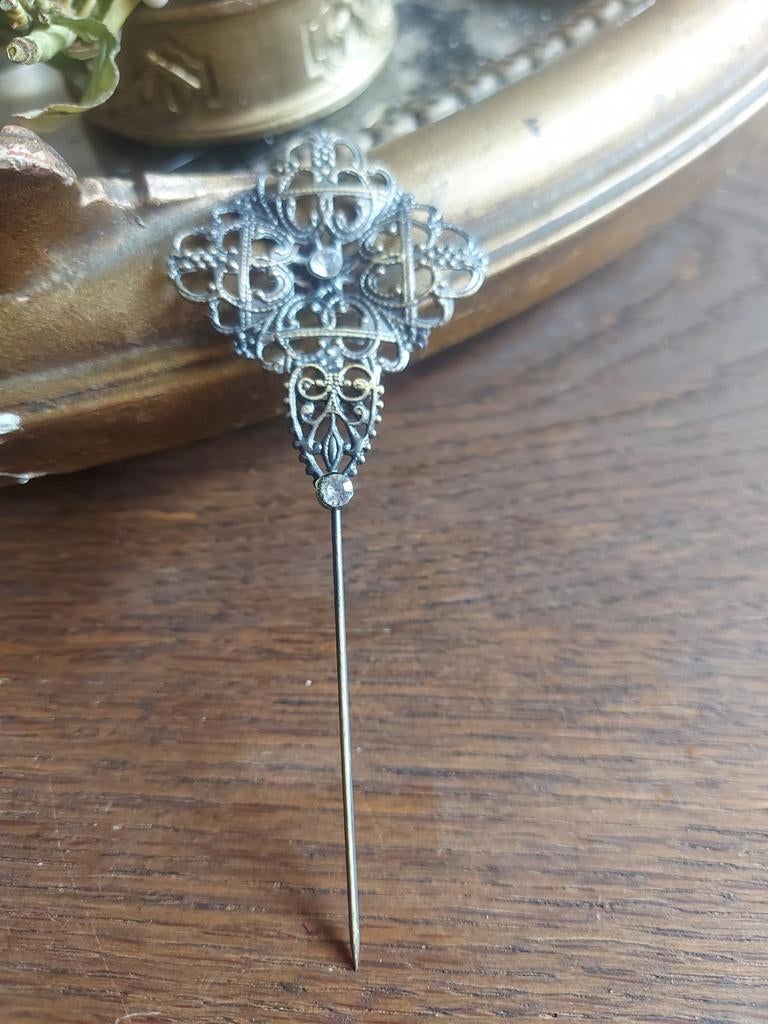Mooie oude Vintage bewerkte Filligrain Art-Deco hoeden speld, Sieraden, Tassen en Uiterlijk, Antieke sieraden, Ophalen of Verzenden