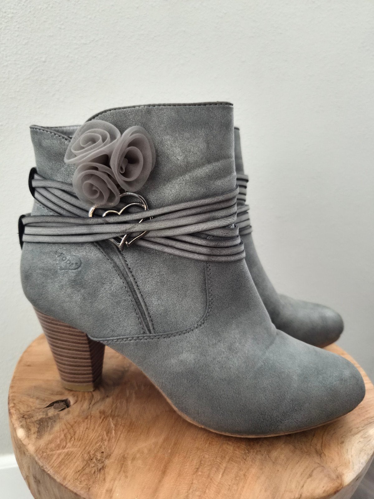 Grijze enkellaarsjes met rits en decoratie - maat 38, Kleding | Dames, Fabs, Lage of Enkellaarzen, Ophalen of Verzenden, Grijs