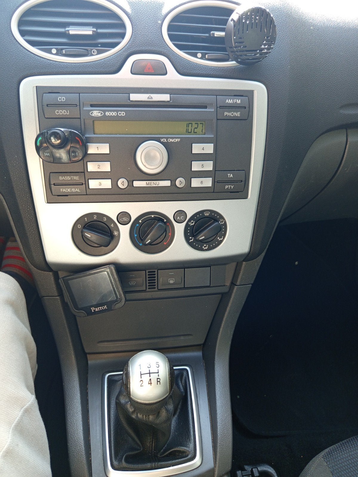 Foto 19 van Ford Focus 1.6 74KW Wagon 2005 Zwart