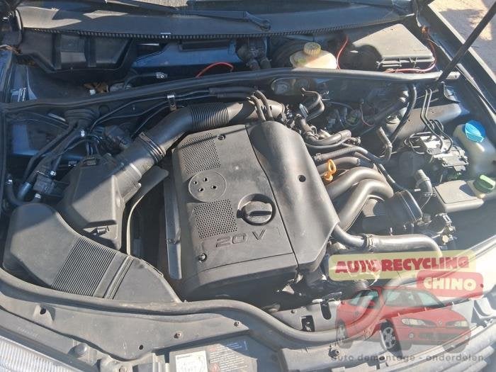 Motor van een Volkswagen Passat, Ophalen, Gebruikt, -, Volkswagen