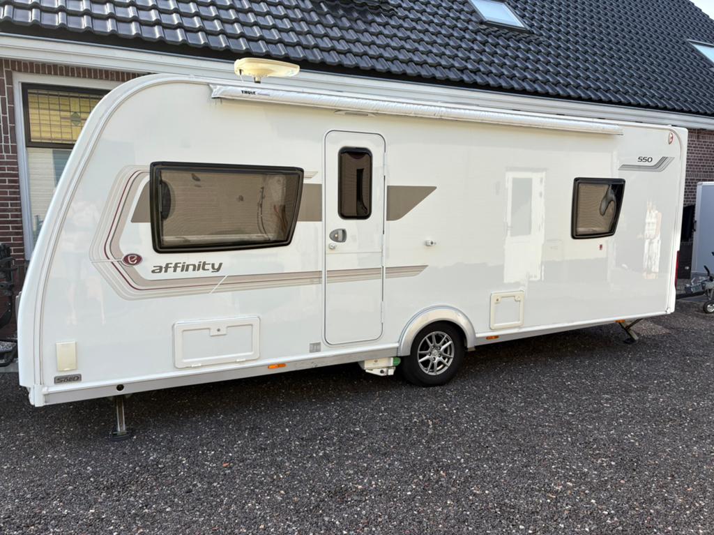 ELDDIS AFFINITY 550 met Queensbed en veel opties!, Caravans en Kamperen, Caravans, Particulier, tot en met 4, 1000 - 1250 kg, Overige