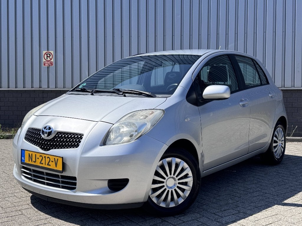 Toyota Yaris 1.3 2006 APK/Airco/Parksens/Rijdt perfect, Auto's, Voorwielaandrijving, Stof, 40 €/maand, Zwart