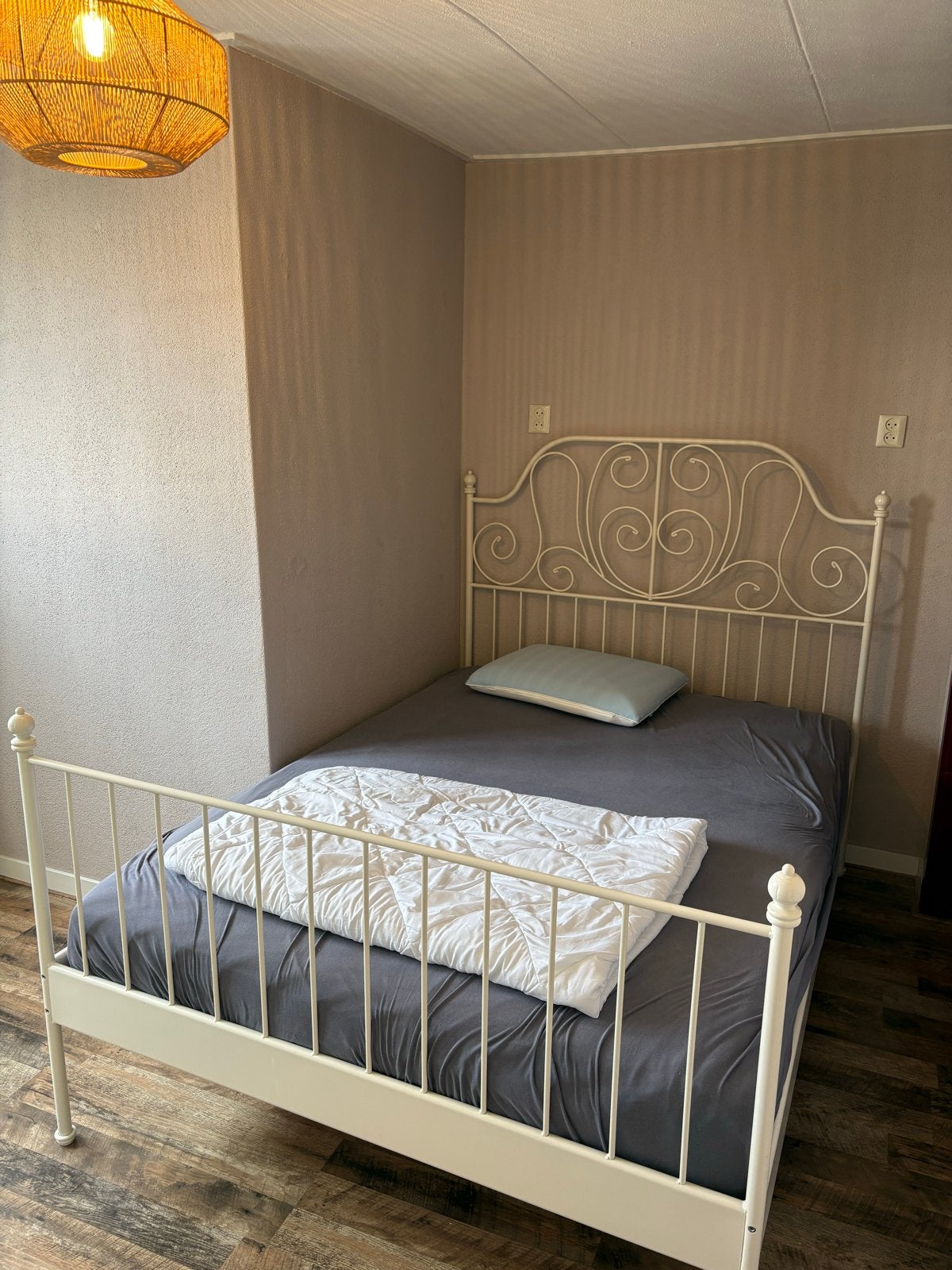 IKEA Bed 200x140 cm met Hovag matras - Zo goed als nieuw, Ophalen, Wit, 140 cm, Zo goed als nieuw