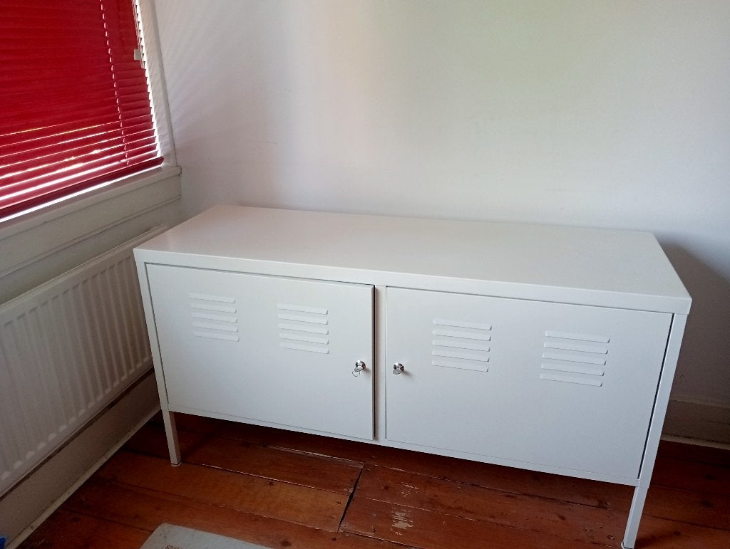 Lichtgewicht wit metalen kast van Ikea, Huis en Inrichting, Kasten | Lockerkasten, Ophalen, Zo goed als nieuw