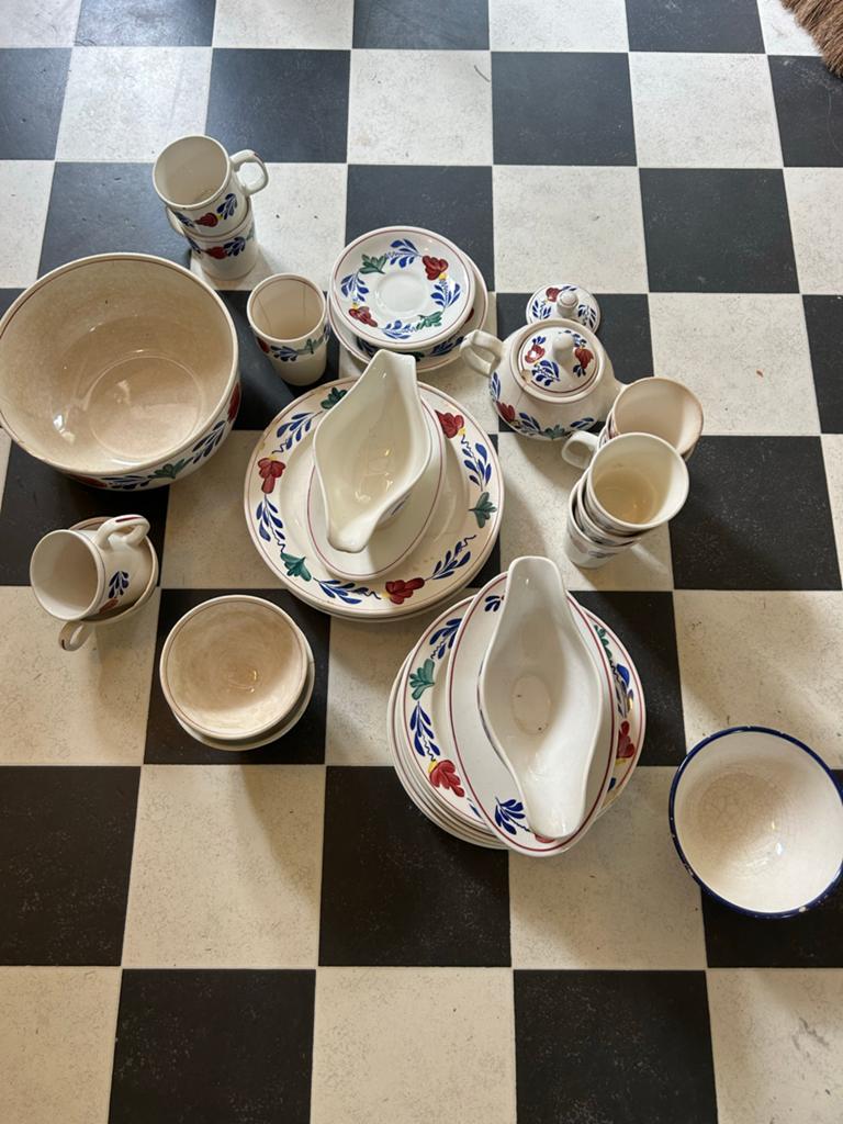 Boerenbont servies (licht beschadigd) ophalen - ZOUTELANDE, Huis en Inrichting, Keuken | Servies, Ophalen, Gebruikt, Aardewerk
