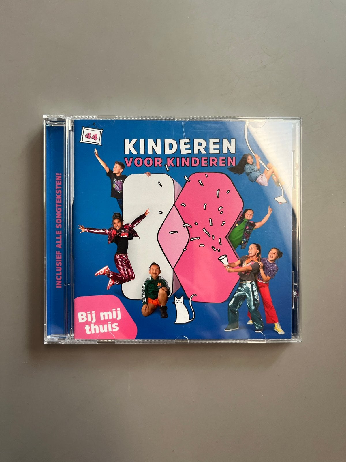 Kinderen voor Kinderen 44 - Bij mij thuis CD, Cd's en Dvd's, Cd's | Kinderen en Jeugd, Ophalen, Inclusief boekje, Muziek, Album