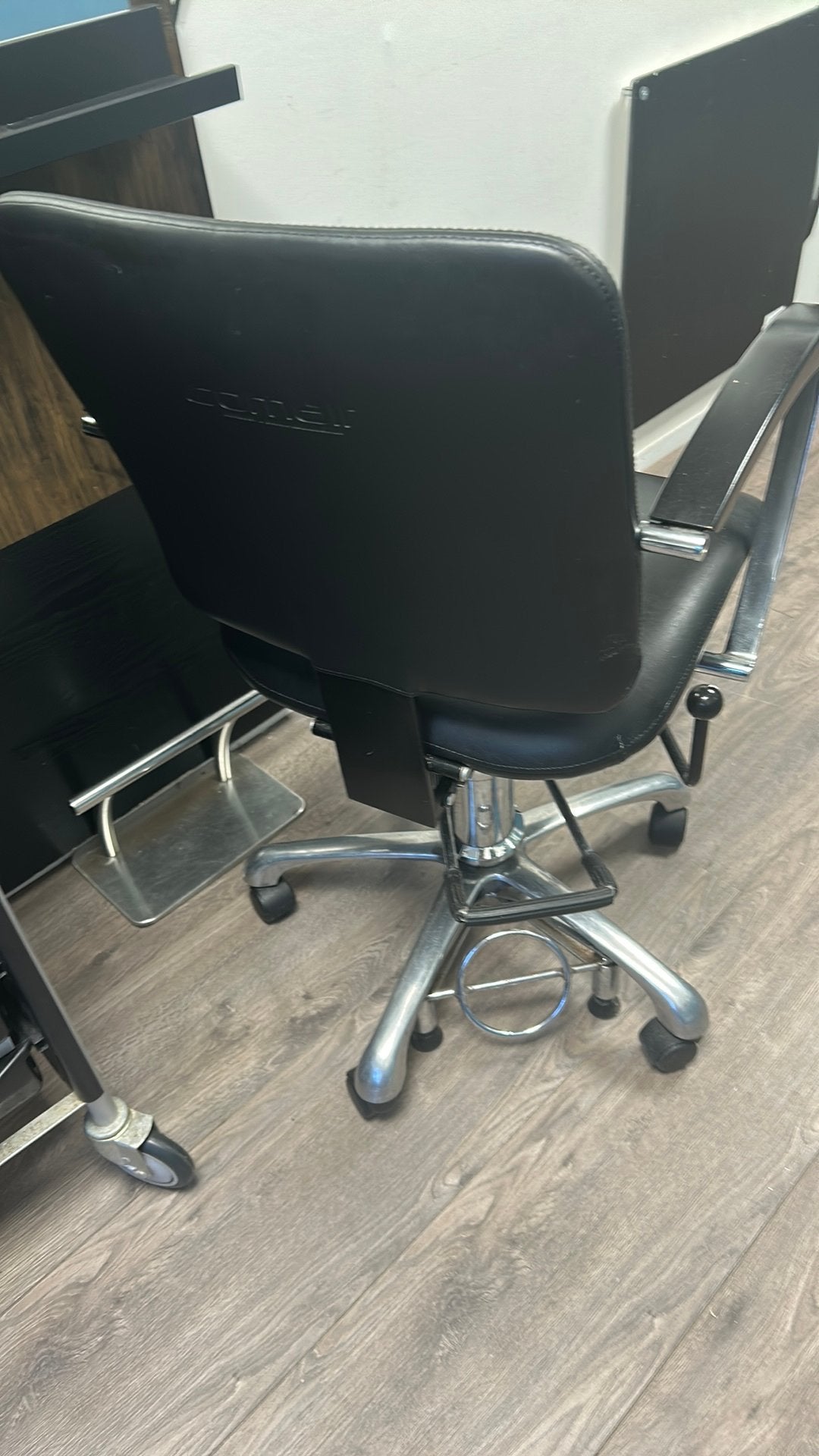 Kapperstoel plus wasback plus schaartje, Diensten en Vakmensen, Schoonheidsspecialisten | Pedicure, Nagelverzorging
