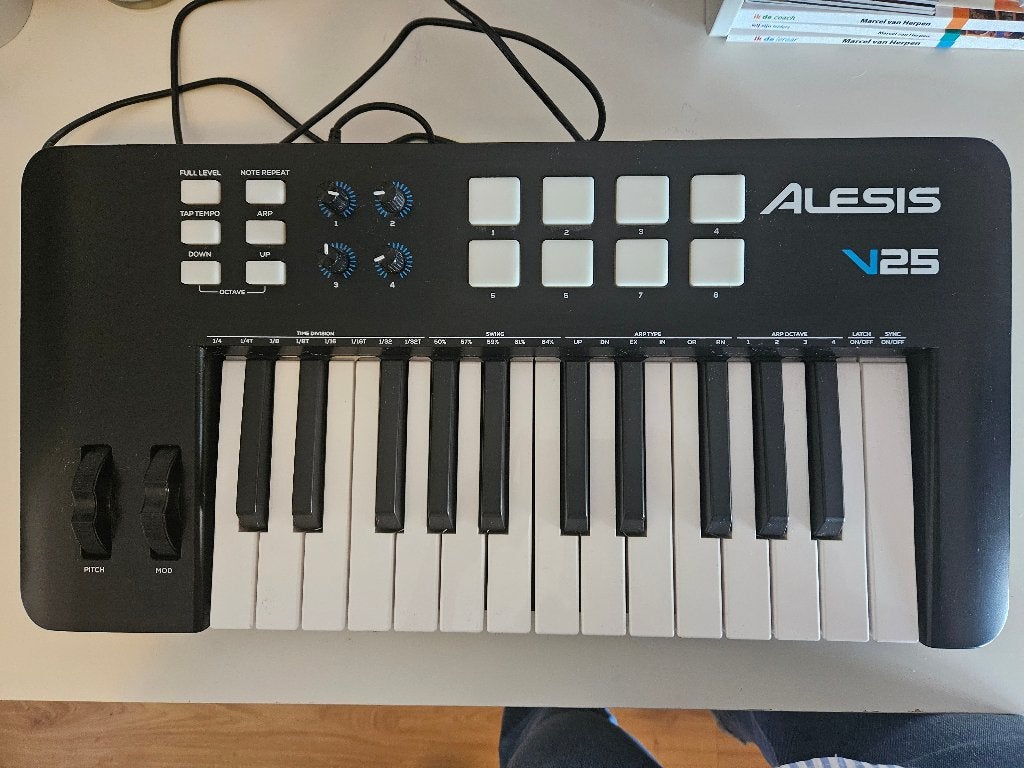 Alesis V25 USB Midi-keyboard, Midi-aansluiting, Overige aantallen, Zo goed als nieuw, Ophalen