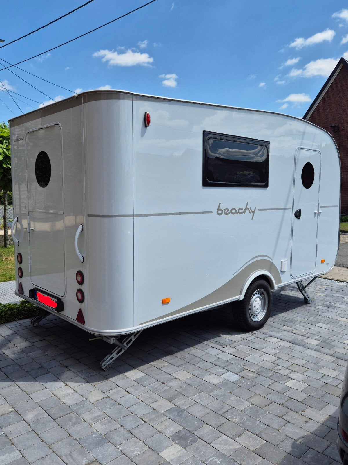 Hobby Beachy 420 van 2025 met
zonneluifel en fietsendrager, Caravans en Kamperen, Hobby, Koelkast, Treinzit, Particulier