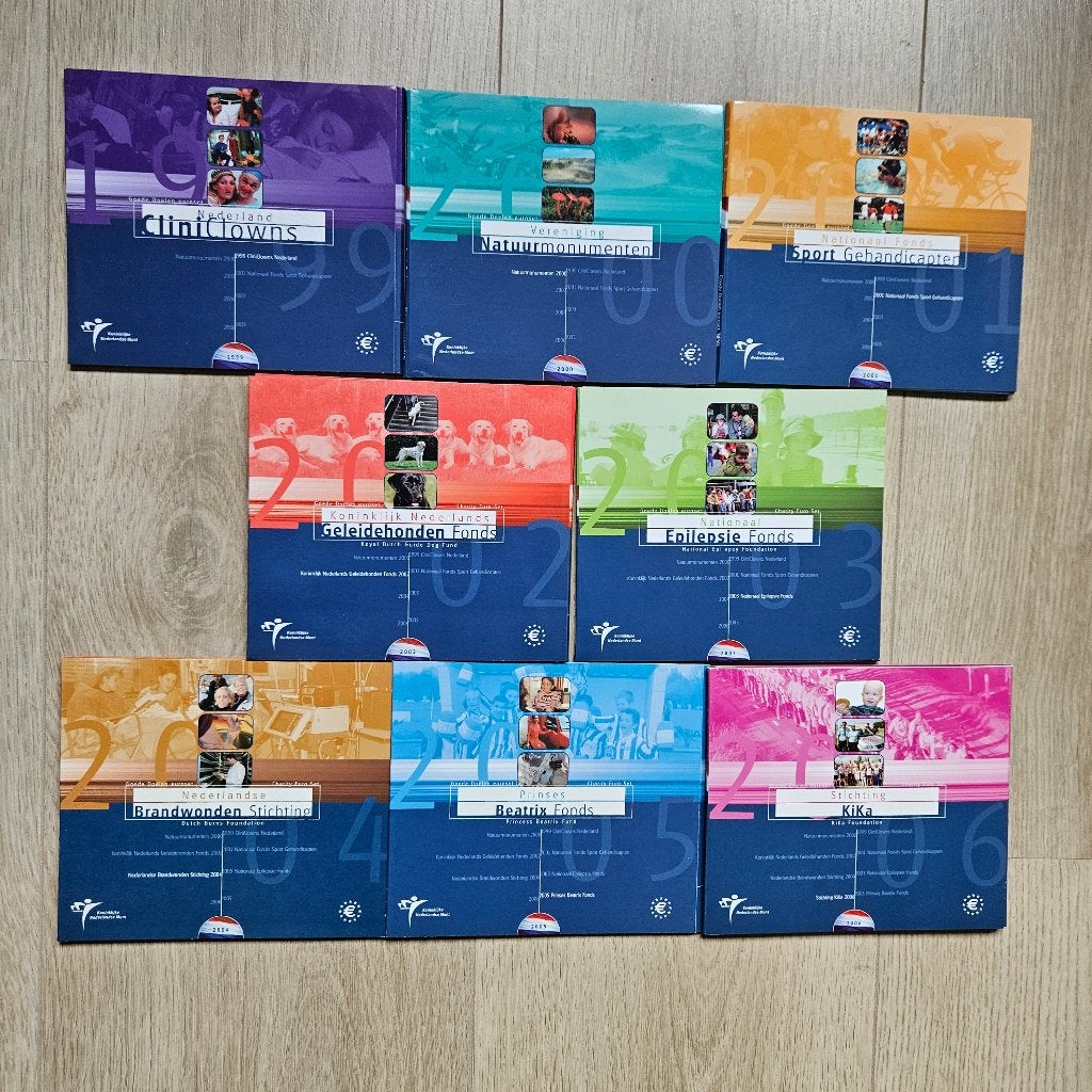 8 Jaarsets Nederland Goede Doelen, Postzegels en Munten, Munten | Nederland, Setje, Euro's, Koningin Beatrix, Ophalen of Verzenden