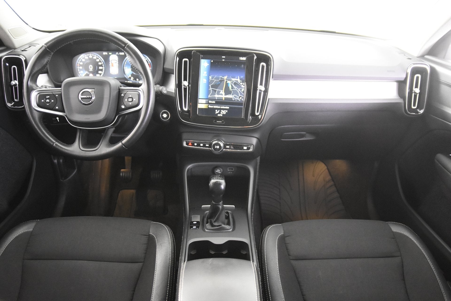Volvo XC40 2.0 D3 Momentum *Navigatie*Trekhaak*Standkachel*, Auto's, Volvo, Gebruikt, 4 cilinders, Leder en Stof, Zwart
