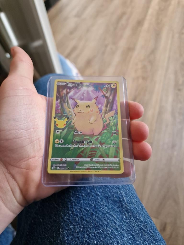 Pikachu VMAX Jumbo Kaart - Pokémon Celebrations, Ophalen of Verzenden, Zo goed als nieuw, Losse kaart