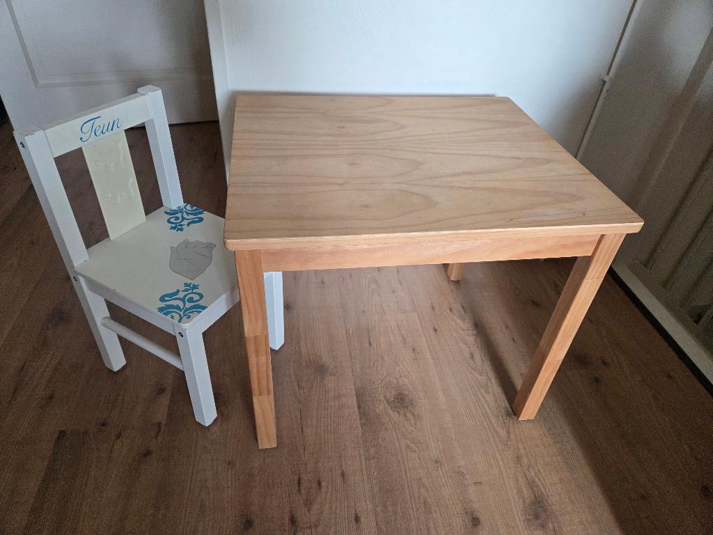 Kindertafel en IKEA stoeltje, Kinderen en Baby's, Kinderkamer | Tafels en Stoelen, Ophalen, Gebruikt, Tafel(s) en Stoel(en)
