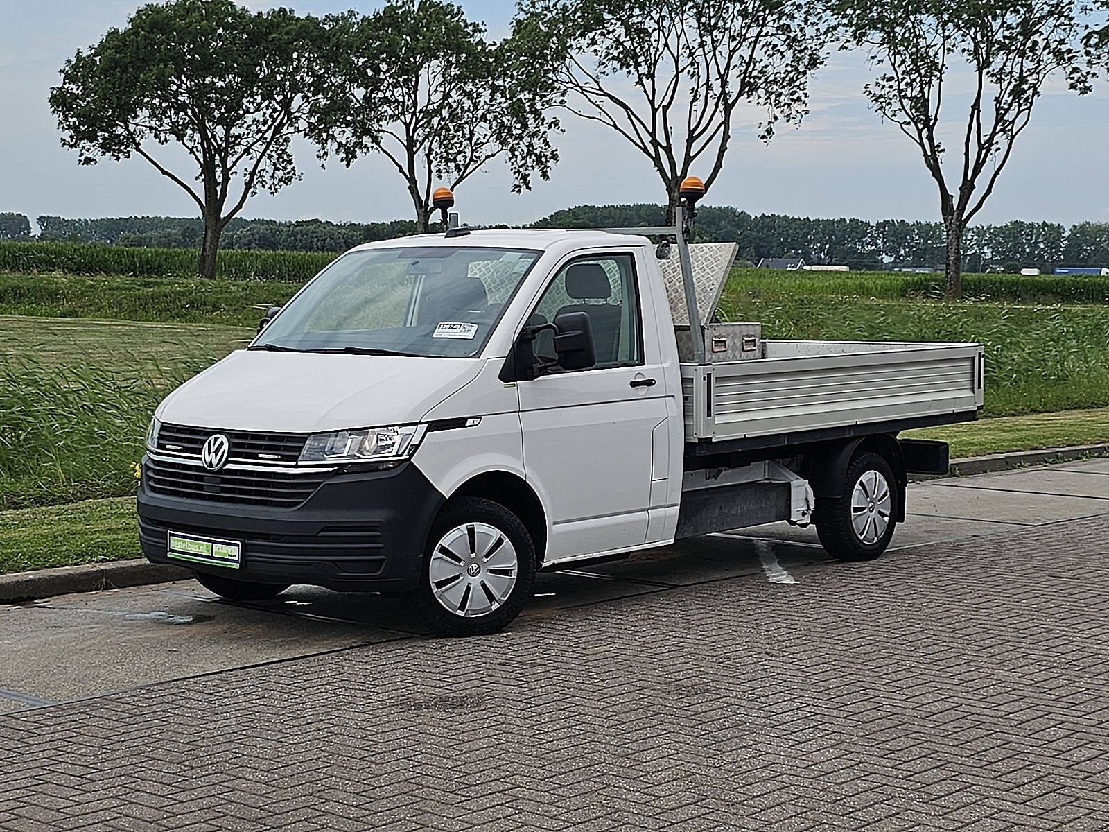 Volkswagen Transporter 2.0 TDI L2H1 28 L2 Open-Laadbak T6.1, Auto's, Voorwielaandrijving, Stof, Gebruikt, Zwart
