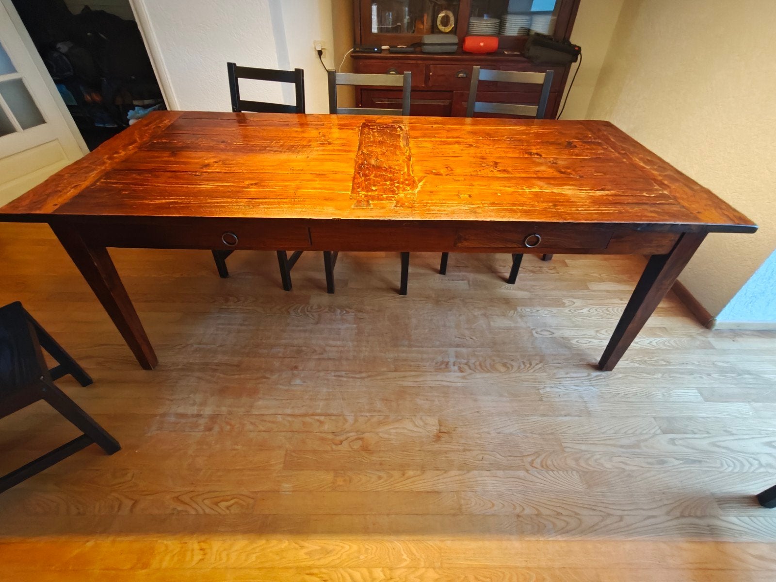 Robuuste houten eettafel met lades, Ophalen