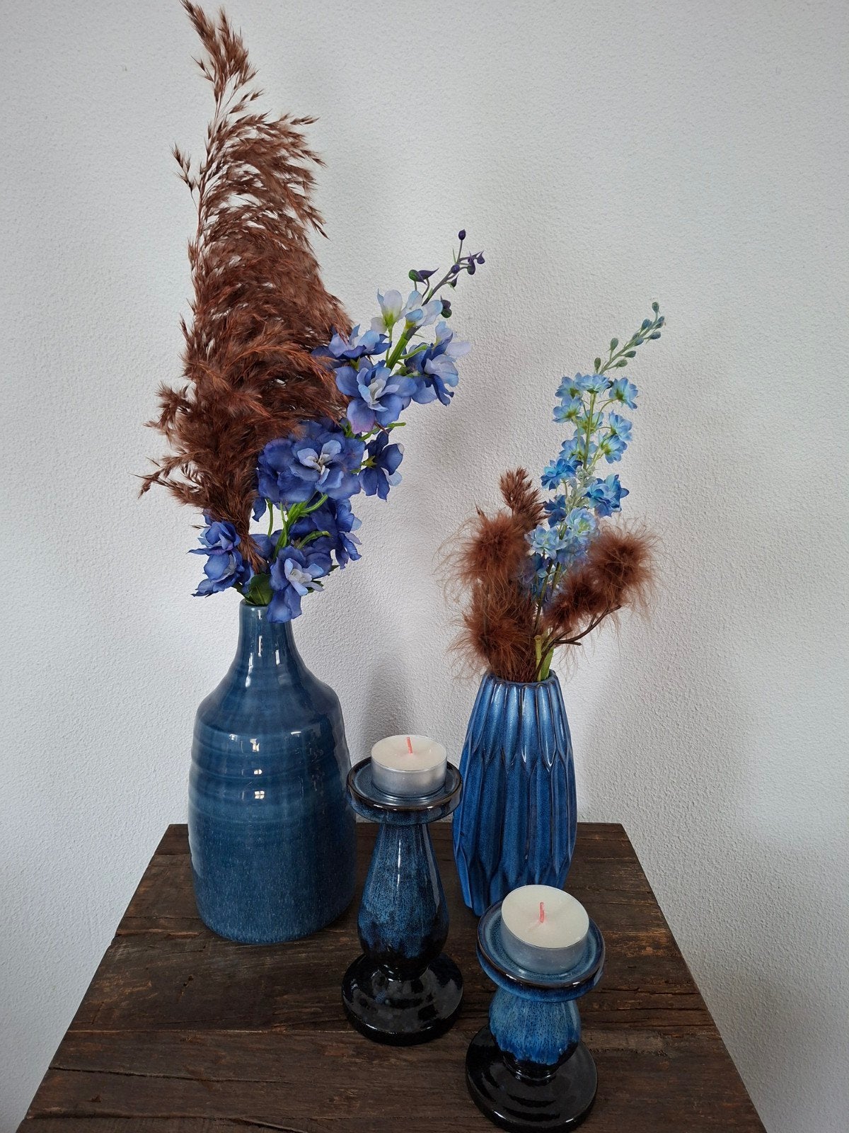 prachtige blauwe vazen met kunst bloemen, Huis en Inrichting, Woonaccessoires | Vazen, Ophalen, Zo goed als nieuw, Blauw