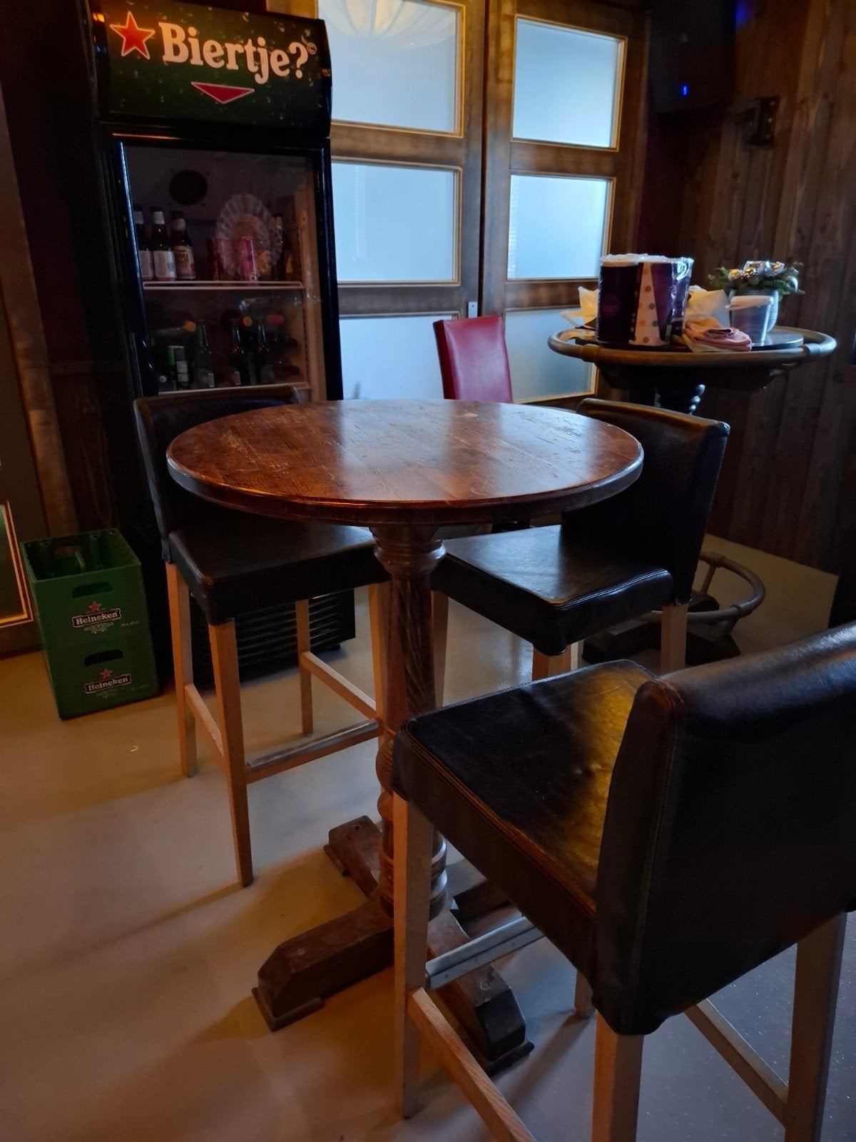 Statafel met houten barkrukken met leren zitting (3 stuks), Ophalen, Gebruikt, 90 cm of meer, 3 krukken
