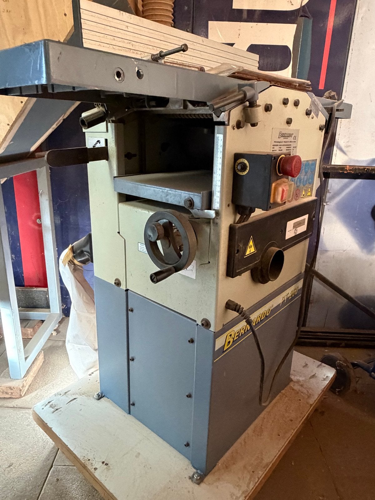 Bernardo PT 260 Vlak- en Vandiktebank, Ophalen, Gebruikt, Elektrisch