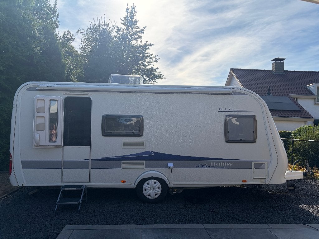 HOBBY caravan 500 KMFE stapelbed dakventilator mover luifel, Caravans en Kamperen, Treinzit, Particulier, 5 tot 6 meter, Tot en met 6