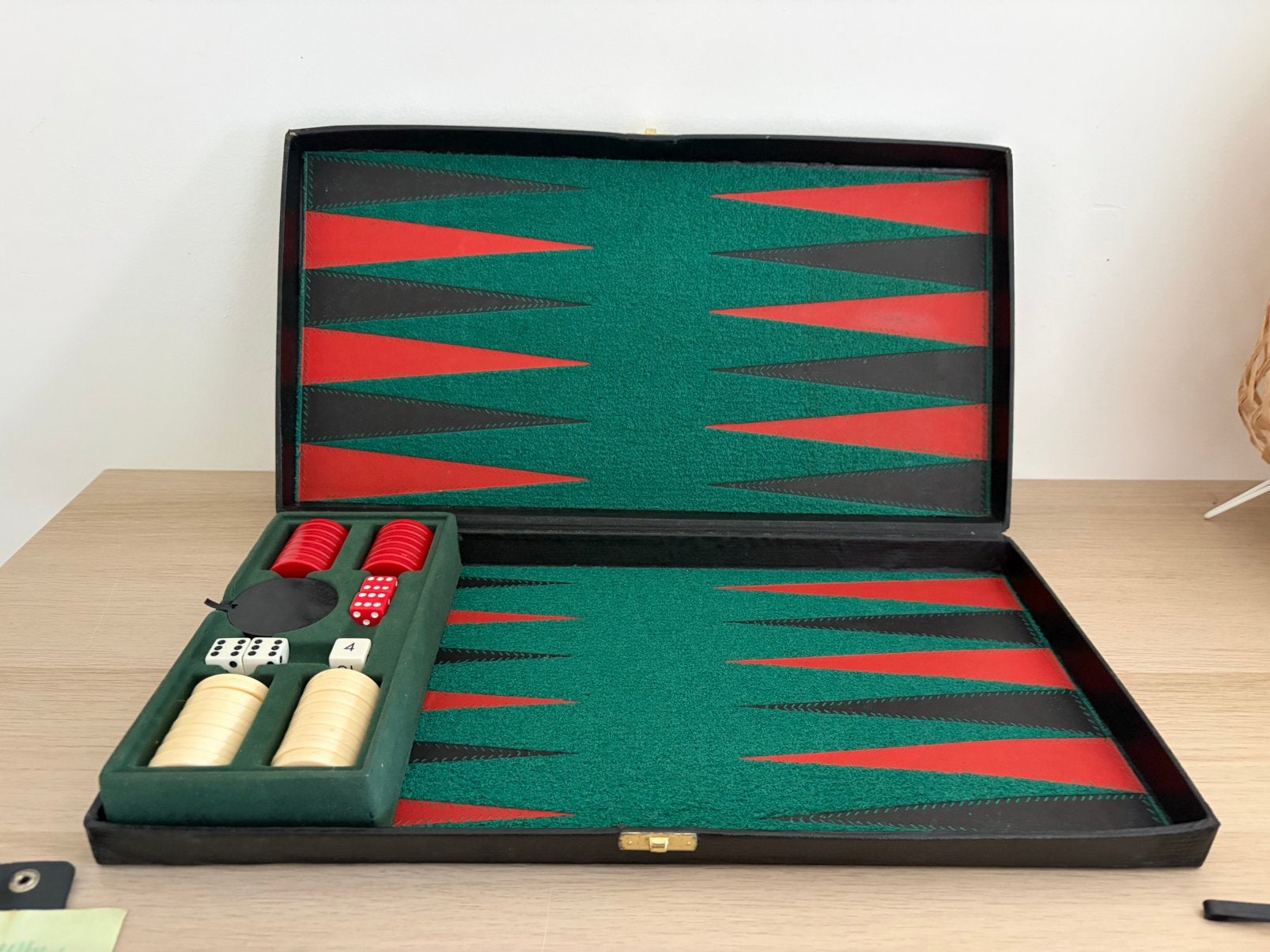 Vintage Backgammon in zwarte koffer, Ophalen, Zo goed als nieuw