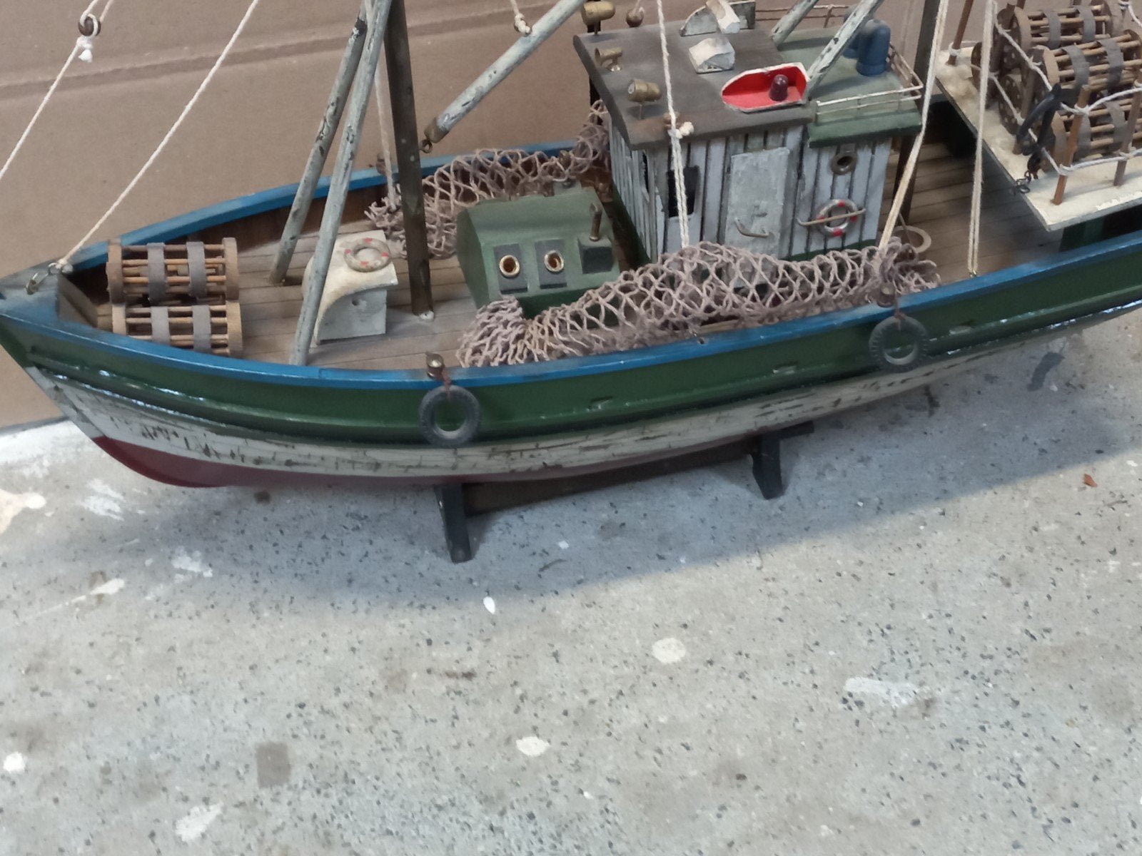 Gedetailleerd model van een vissersboot, Ophalen, Gebruikt, 1:32 tot 1:50, Overige merken