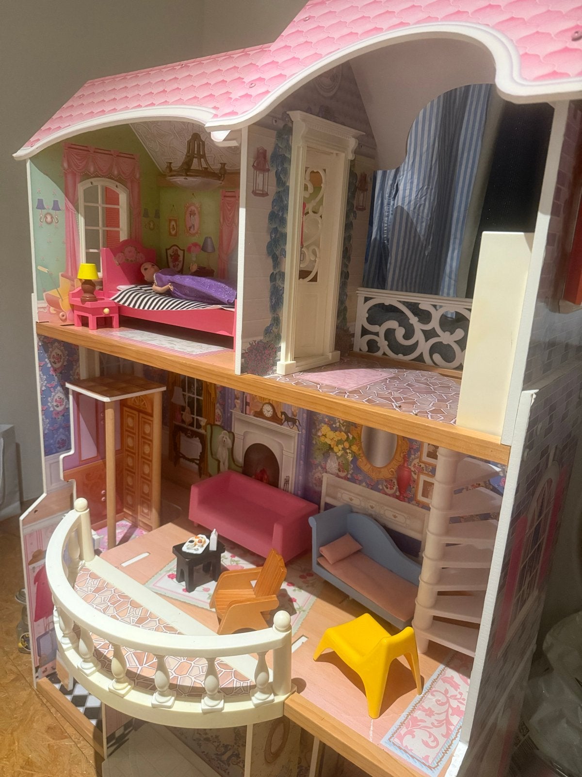 Barbie Droomhuis met meubeltjes en werkende functies