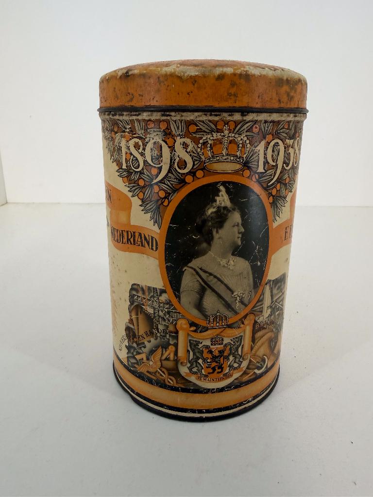 Oranje herdenkingsblik 1898–1938 – Koningin Wilhelmina, Verzamelen, Ophalen of Verzenden, Gebruikt, Nederland, Overige typen