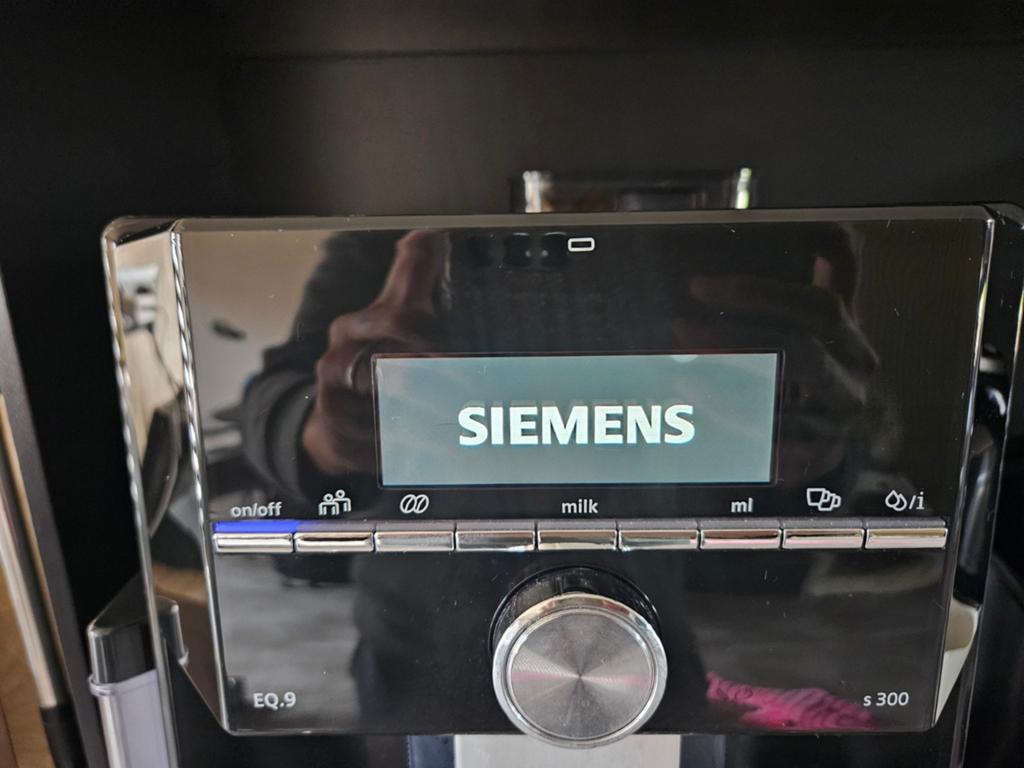 Siemens EQ9 S300 koffiezetapparaat, Witgoed en Apparatuur, Koffiezetapparaten, Ophalen, 10 kopjes of meer, Koffiemachine, Gemalen koffie