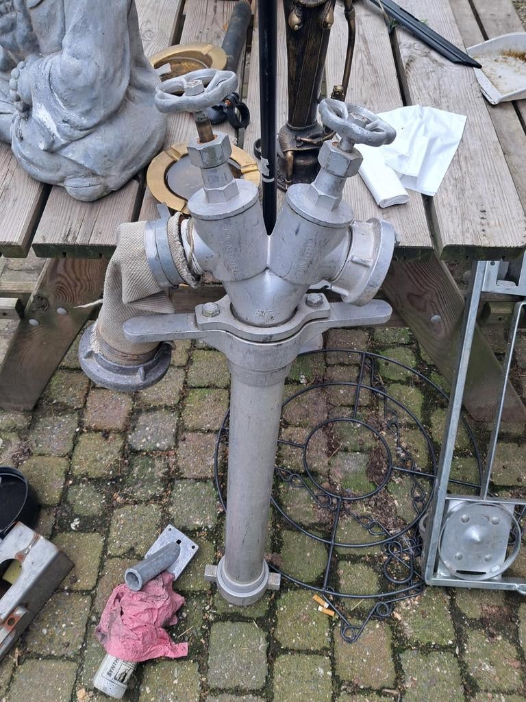 Brandkraan met twee uitgangen, Ophalen