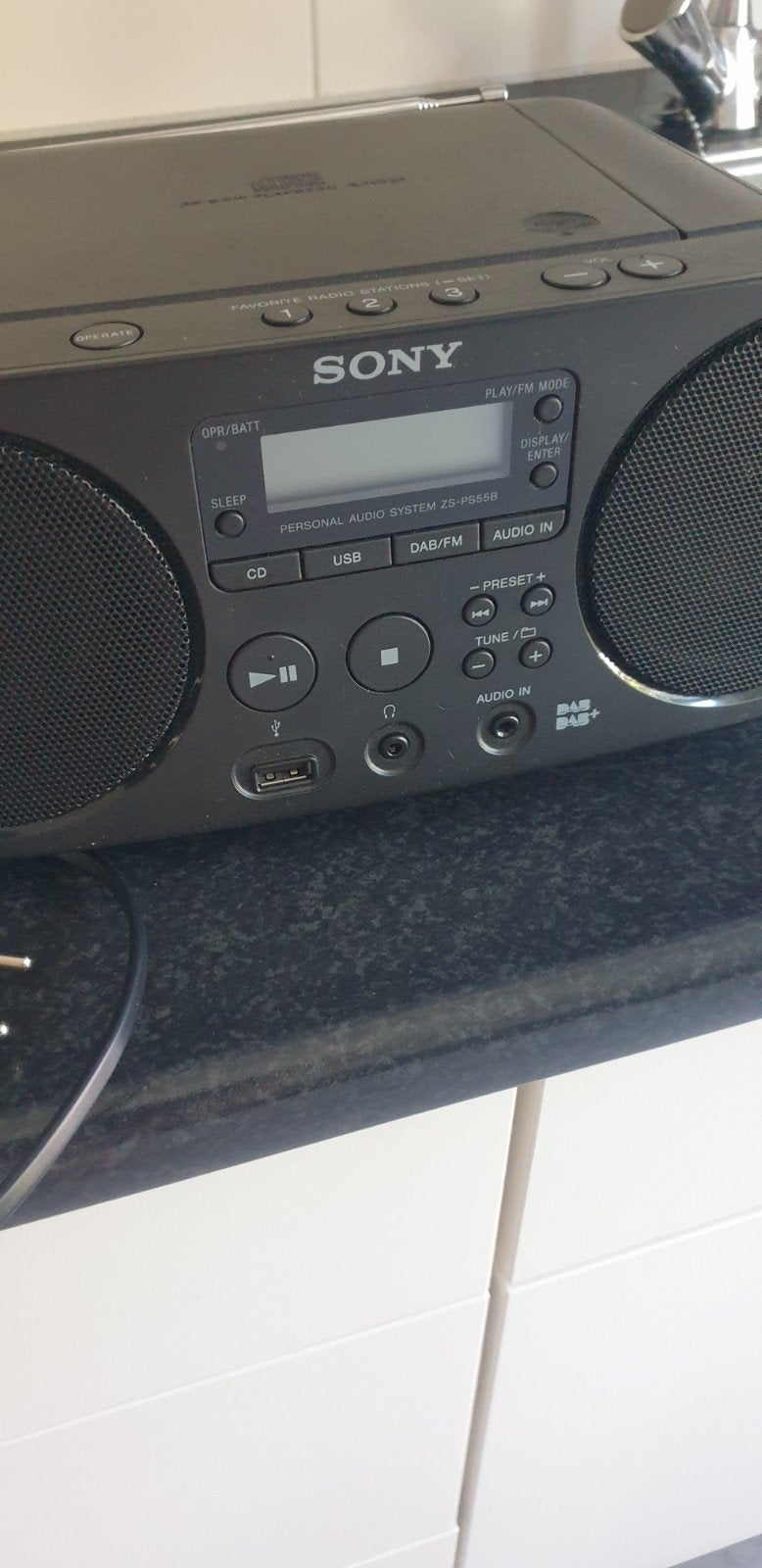 Tekoop  mooie draagbare radio, Audio, Tv en Foto, Radio's, Ophalen of Verzenden, Zo goed als nieuw