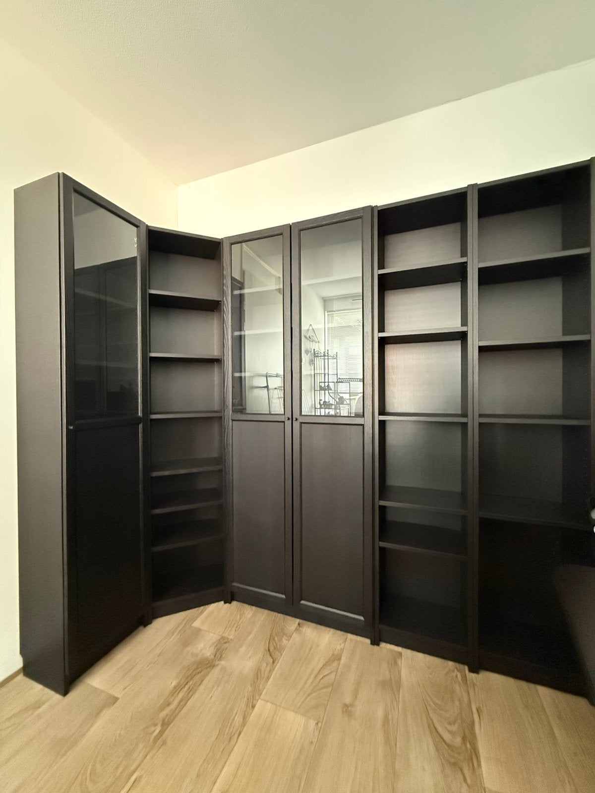 Bruine Billy boekenkast Ikea te koop, Ophalen, Zo goed als nieuw