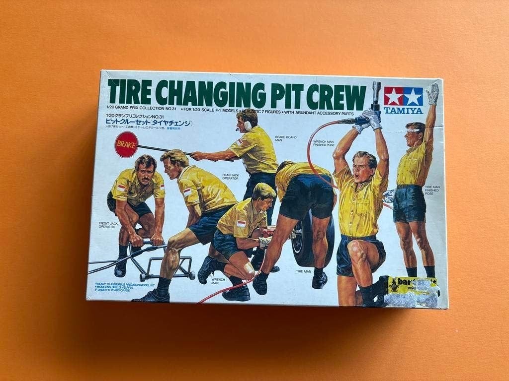 Tamiya	20031	Tire Changing Pit Crew 	1/20, Hobby en Vrije tijd, Auto, Verzenden, 1:32 tot 1:50, Nieuw